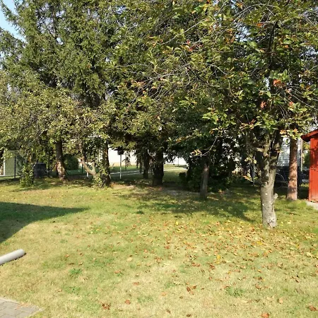 Holiday In Balatonkeresztur 19417 度假居 *