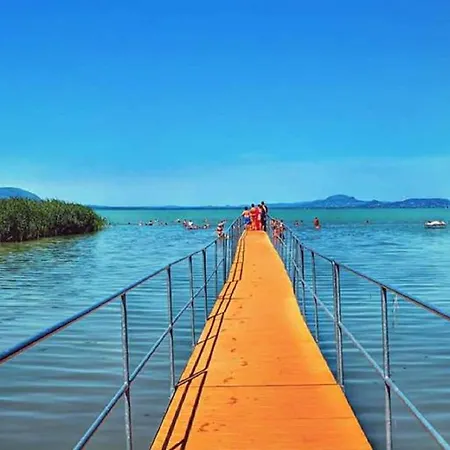 度假居 Holiday In Balatonkeresztur 19417 *