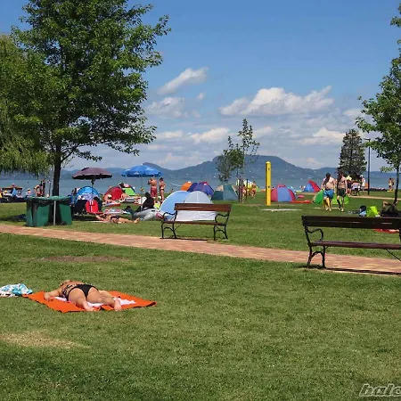 度假居 Holiday In Balatonkeresztur 19417 *